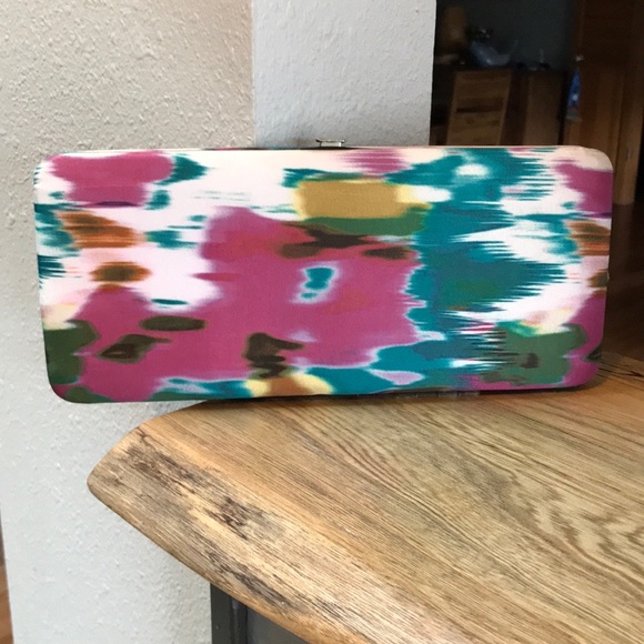 New Colorful Clutch Clutch - Picture 2 of 15